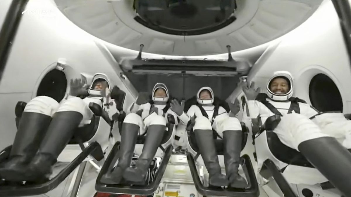 Z ISS se na Zemi vrátila čtyřčlenná posádka soukromé mise Ax-2